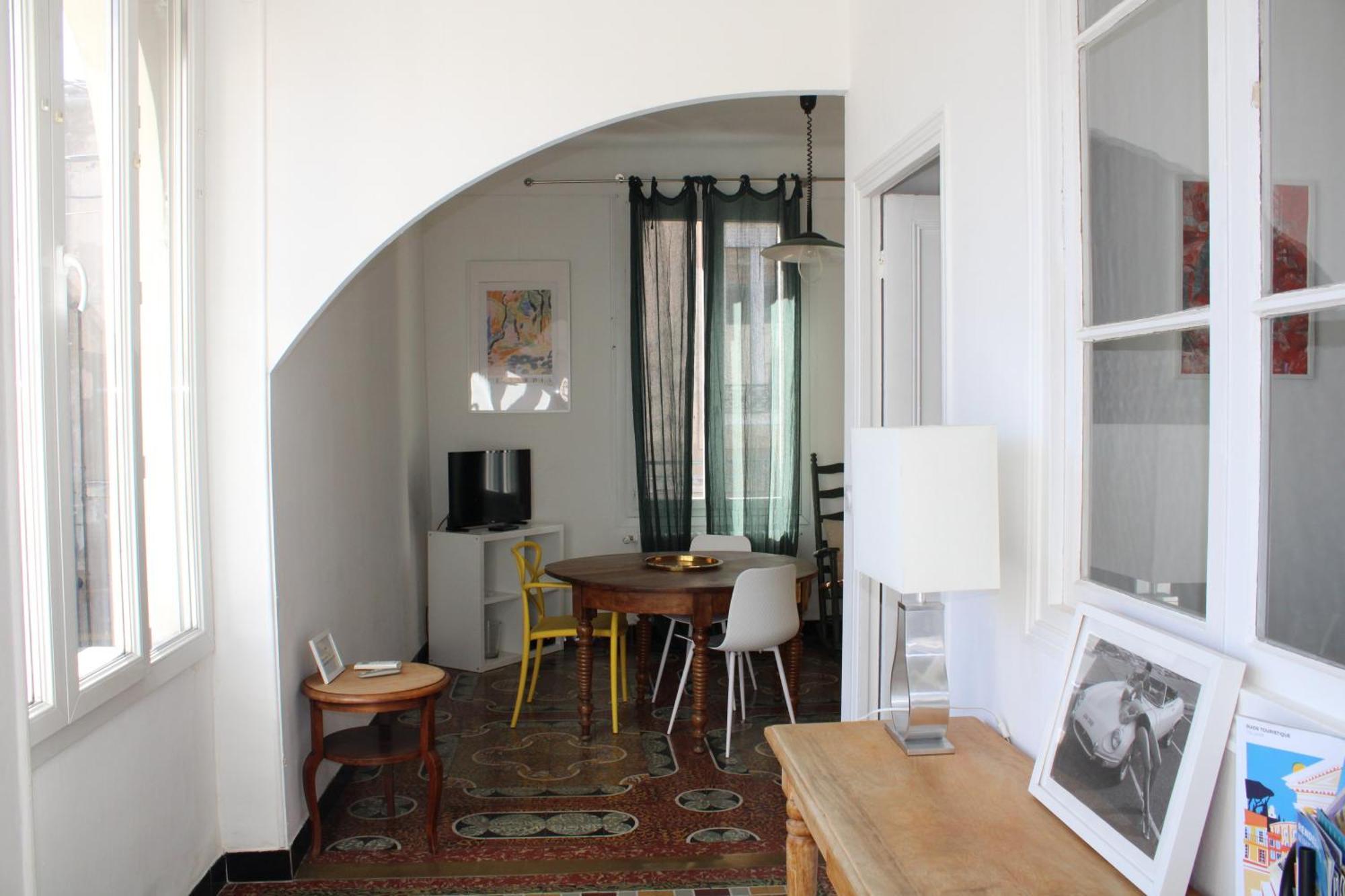 Superbe Appartement Avec Parking Sur Place Nîmes Exteriér fotografie